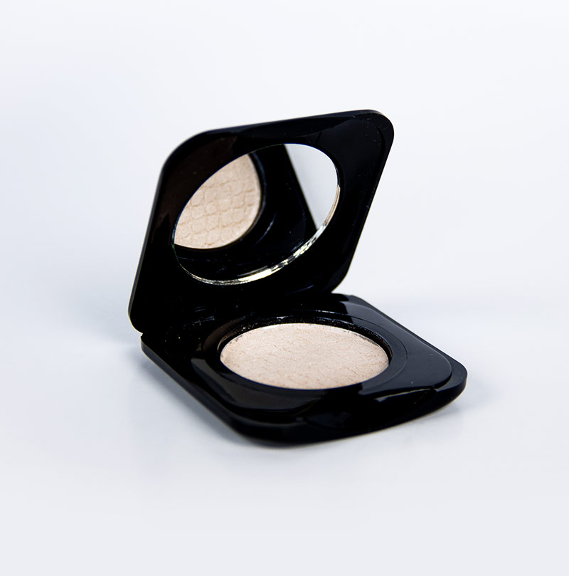 pressed mineral face powder in compact with mirror