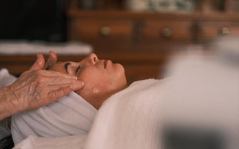 Woman getting a facial at cindas botanicals